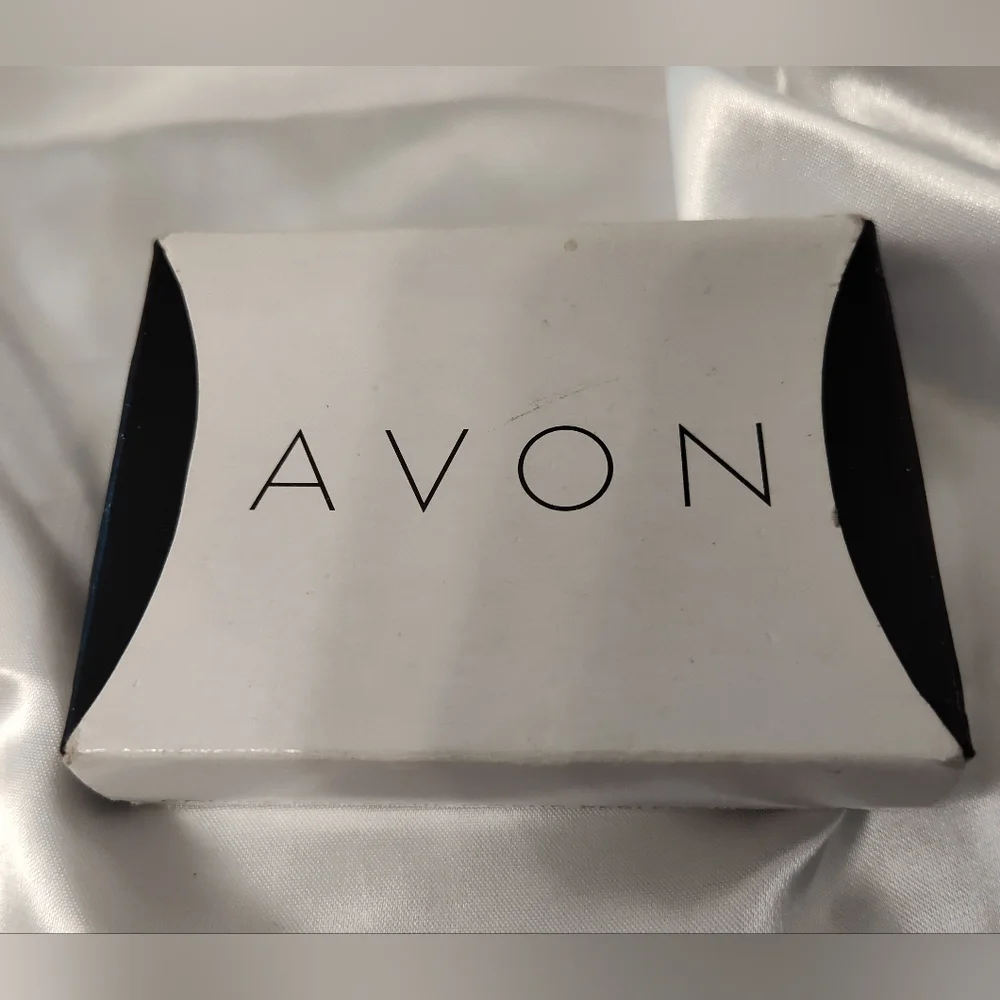 Avon Silver Tone And Rhinestones, Heart and Pearl Necklace - Picture 7 of 7